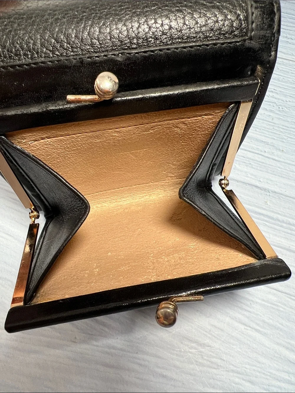 🦆 DOONEY & BOURKEY 90’S AWL PEBBLE TRIFOLD BLACK KISSLOCK POUCH COIN BAG VINTAGE